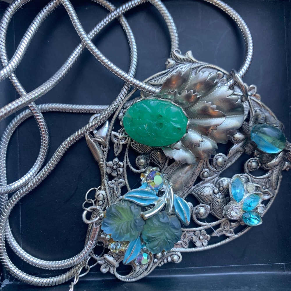 Vintage Jadeite With Glass Rhinestones Leaves and Turtle Necklace